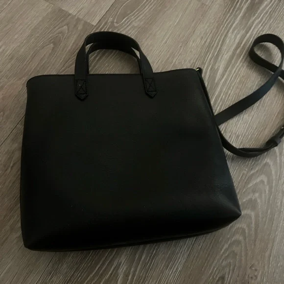 Madewell Small Transport
Leather Crossbody
Tote - Picture 11 of 13